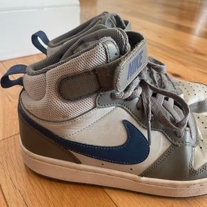 Boys Borough Nike Mid Rise Sneakers